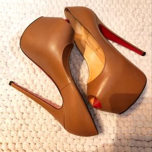 CHRISTIAN LOUBOUTIN HIGHNESS 160 KID PATENT TOE GREIGE LEATHER PEEP TOE PLATFORM